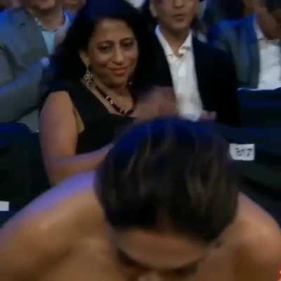 Deepika padukone, True beauty in golden dress