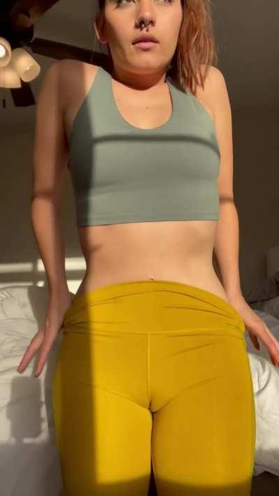 Do my new legging shows off my camel toe?