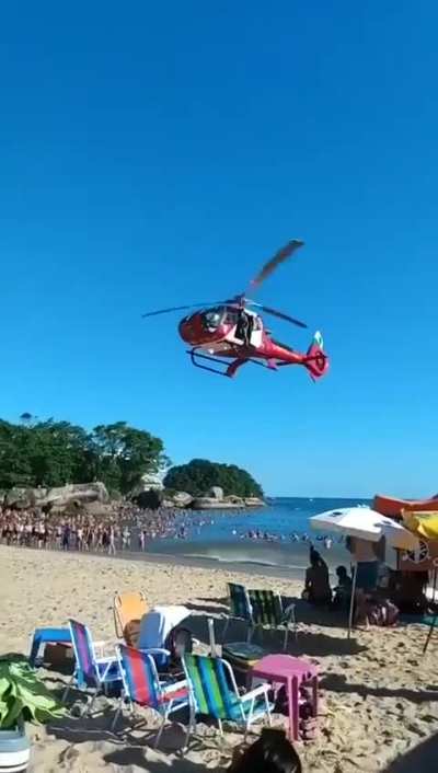 Helicopters in beaches are a good ideia... right?