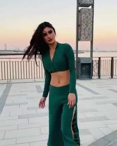 Sexy Mouni Navel Show