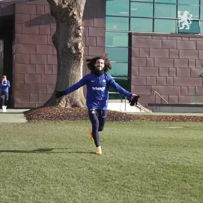 Cucurellas reaction to Thiago Silva’s contract extension 😍💙