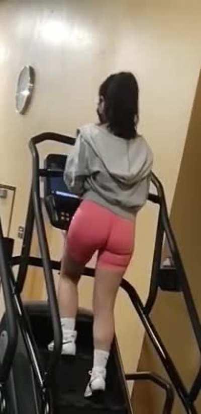 Captured this little cutie at the gym this morning! Such a tight booty!