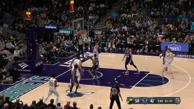 [Highlight] Talen Horton Tucker spins and slams a mean dunk to cap off a personal 9-0 run. He has also scored 20+ in each of his last two games.