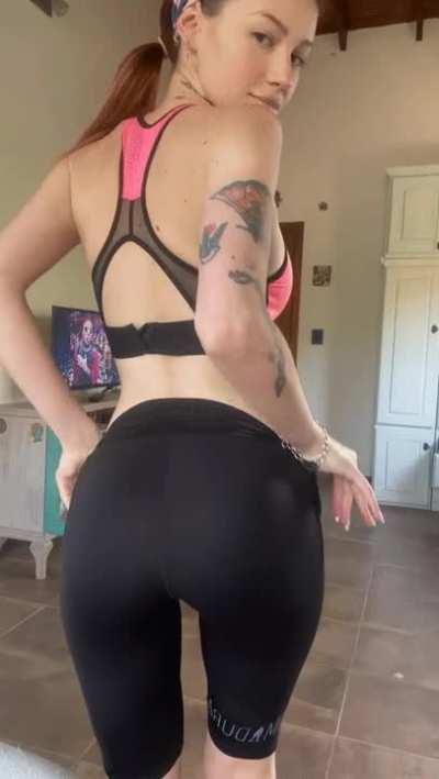 Fun fact, i will steal your shirt after we fuck and leave you my panties