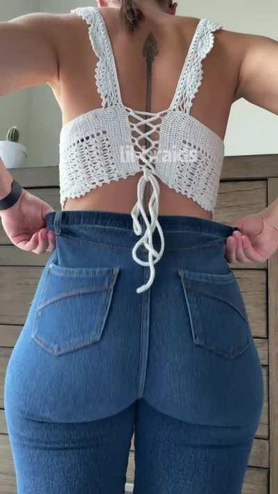 Does anyone appreciate thick girls in jeans?