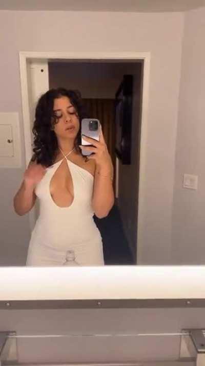 Any more angles on this dress?