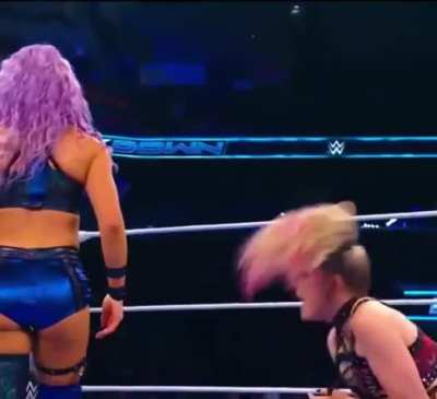 Candice Lerae knees Alexa in the stomach bringing her down  to her knees!