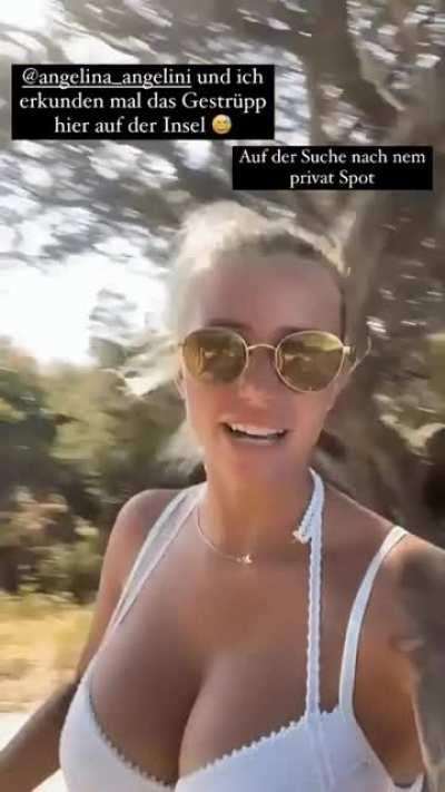 Carina Spack -Bikini-Boobs