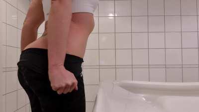 What the men at the gym doesn't see😉🍑 [f]