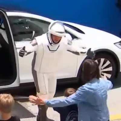 Bob Behnken Gives Family Virtual Hug