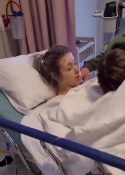 💡This lady just had surgery and was having a short-term memory loss caused by anesthesia. Her husband came in to check on her immediately after the surgery..... ❣️❣️❣️ 💖May you find joy in everything you choose to do especially on Valentine Day🥰