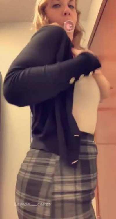 I love casual Friday in the office [GIF]