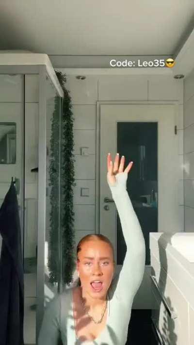 Leo im Body 🥵☀️