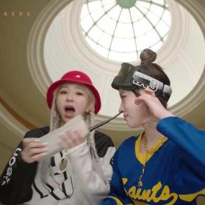 210217 - Chaeyoung accidentally hitting Dahyun