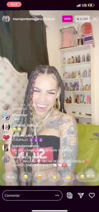 Pero porque en el live??😭😭😂