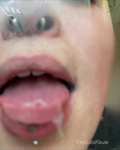 Making out with glass displays drool beautifully [oc]