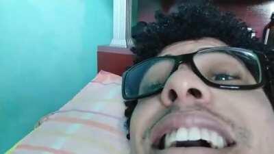 Um amigo do meu primo Beto mandou esse video pra ele no whatsapp. Ele deve se preocupar?