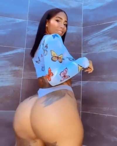 Whole Lotta ass and she pretty too......