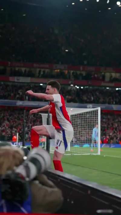 Best view of the goal celebrations 🔥