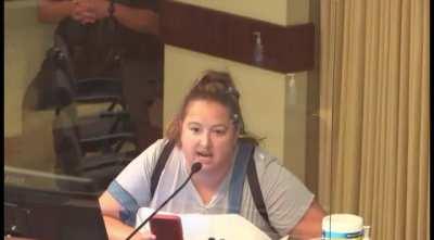 Karen Igor chumski gives a speech