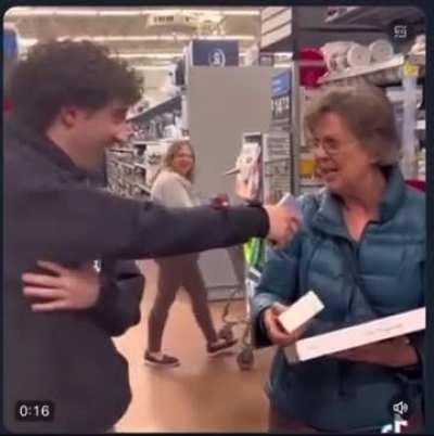 If this isnt staged then he is a real POS