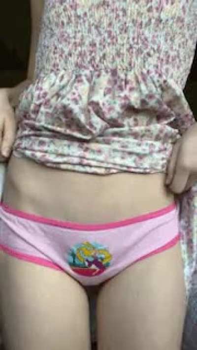 I’m back on fansly!! Link in my bio or in the comments <3