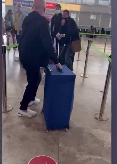 Moaning suitcase, lol