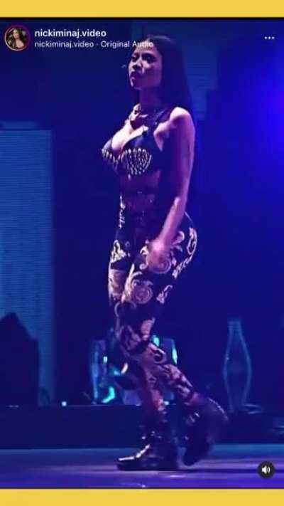 Nicki Minaj @nickiminaj