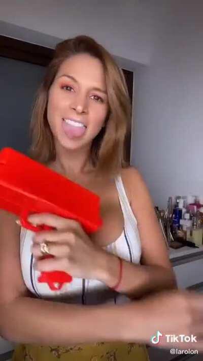 Strong bra and top 😳🤤😍