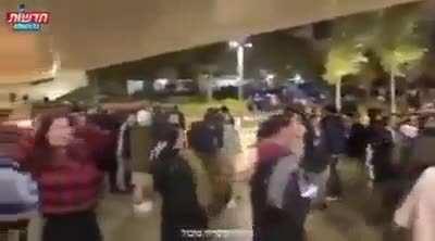 On Saturday in Occupied Jerusalem, colonialist squatters, vermins chanting “death to Arabs” and “ May your villages burn” one of their favorite, common racist and genocidal slogans