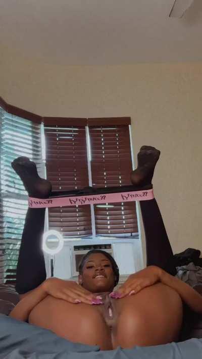 I don’t mind your entire tongue being in my pussy