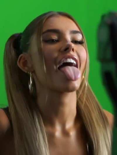 I want to kiss and suck the tongue of Madison Beer