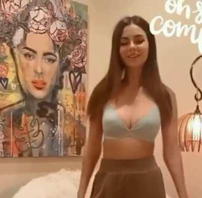 Victoria Justice needs to stop being a tease and pose naked already