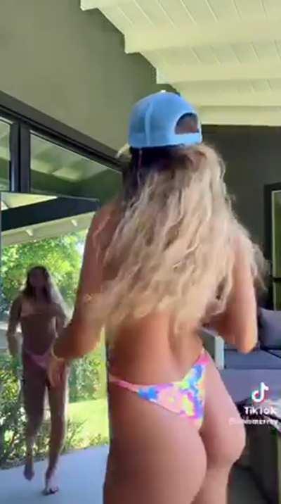 Sommer Ray’s body has been perfectly sculpted to be worshipped. Would you join me in worshiping her?