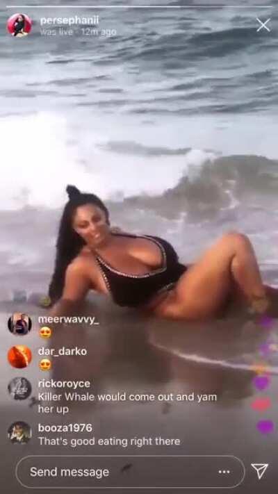 Nip slip... Beach like 💦💦