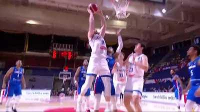 [Highlight] Dallas forward Nicolo Melli misses the point-blank layup. He is 0-11 from the field and still scoreless in the two games so far for Italy in the OQT.