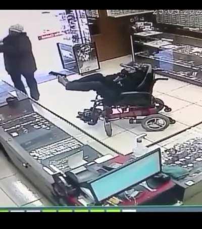 Man with no arms commits armed robbery