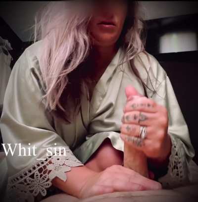 How cock was so hard this  morning I had to play with it. 