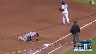 [Highlight] Kirk picks the runner off after a missed bunt attempt