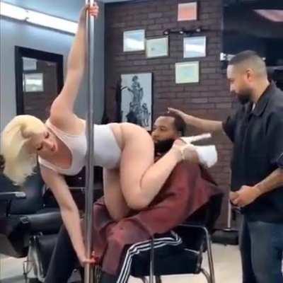 Böyle berber oldu da biz mi gitmedik aq.