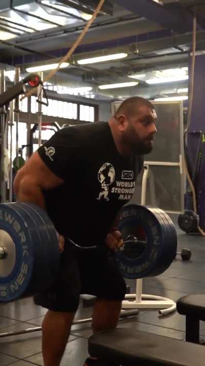 Bracista de quase 190 kg