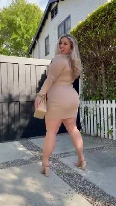 Good god, she’s beautiful!!