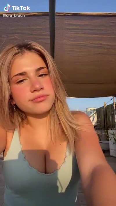 finally she posted some boobs again