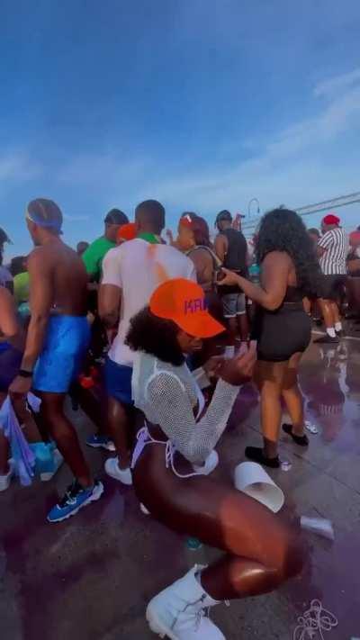 Perfect skin and great moves (@remmyyvanityy)