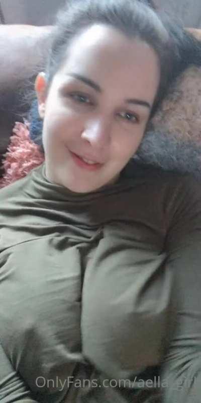 Lazy afternoon playing with her tits