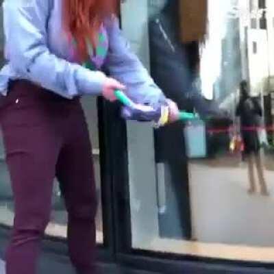 Sojados fazem vergonha até no vandalismo