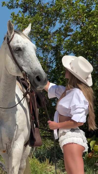 ‘POV: You’re in HeyDude Country with Syd’ | TikTok June 2025