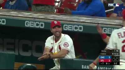 Yadier Molina goes yard (7) to break the 1-1 tie