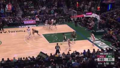 [Highlight] Spoelstra makes an adjustment late in the 4th, making Bam the primary ball handler to bring Lopez out of the paint and opening up space for Jimmy to attack the basket