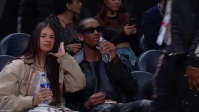 [Highlight] Shai Gilgeous-Alexander sitting courtside supporting Giddey in the Rising Stars game looking like Blade